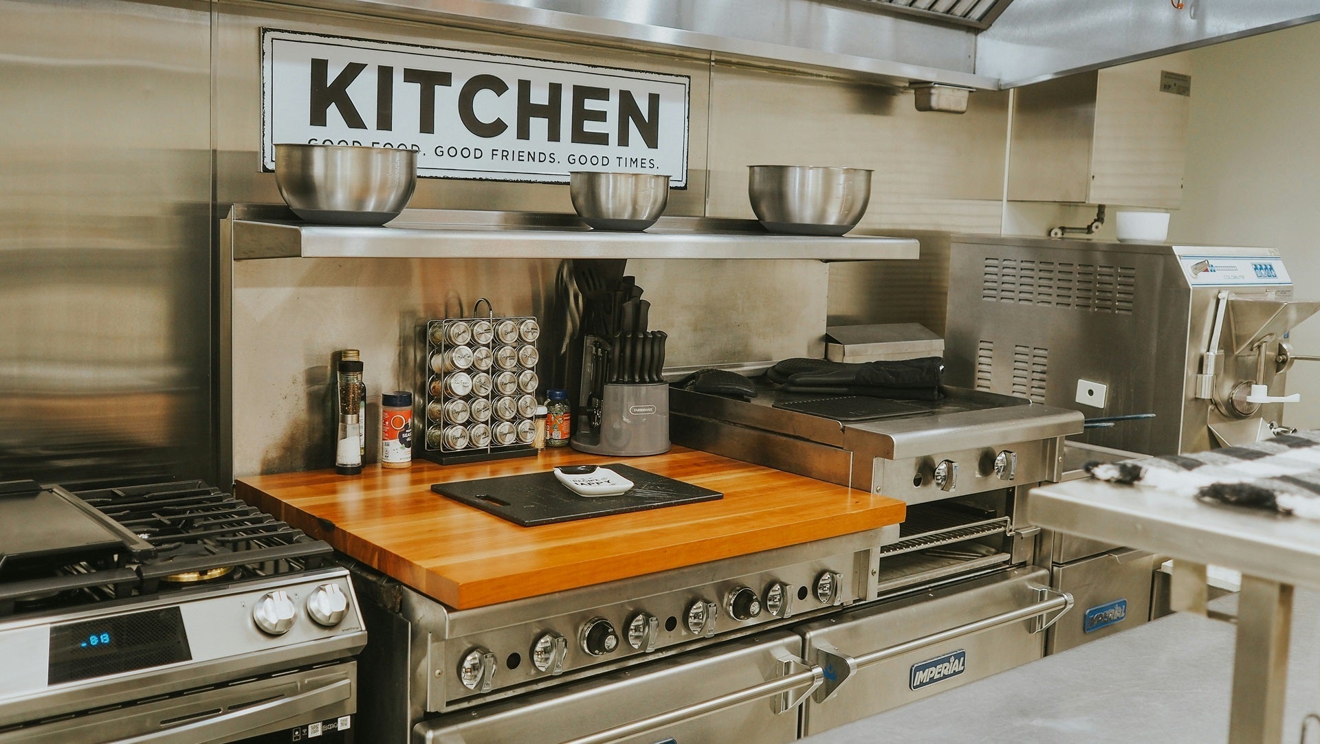 Which commercial kitchen equipment is most essential for restaurants？