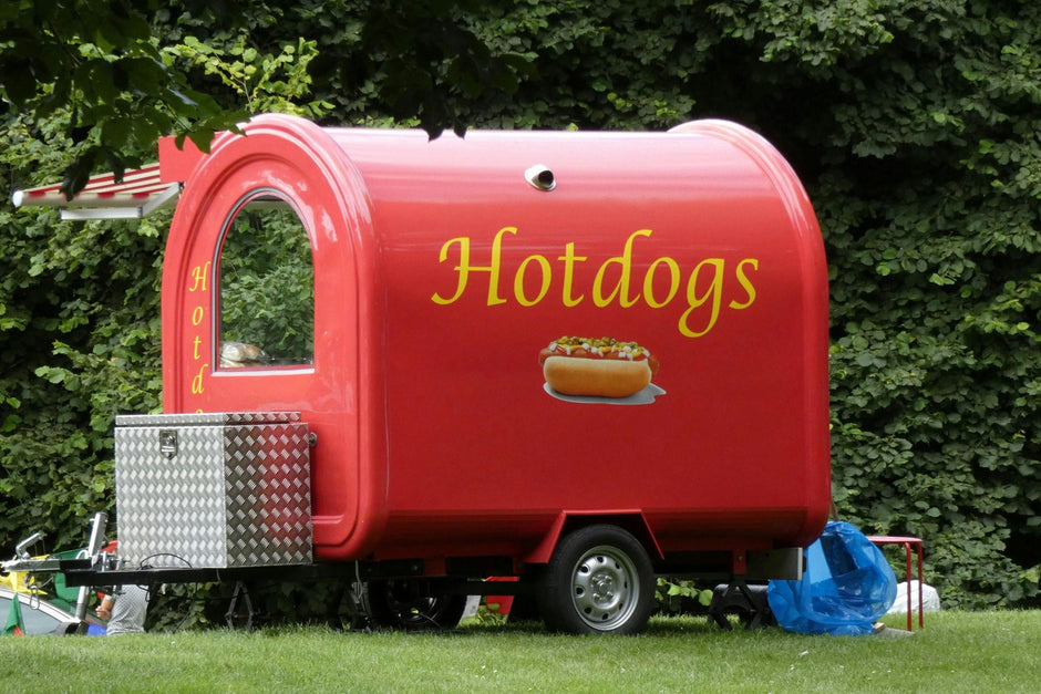 a food trailer that serves hot dogs